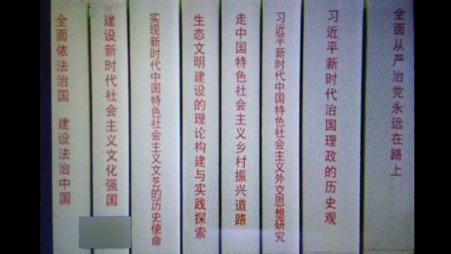Libri con i discorsi di Xi Jinping