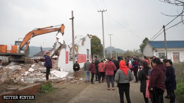 La statua del Buddha nel tempio di Qingyun