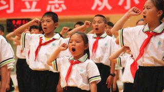 Giornata del bambino: i ragazzini devono lodare Stato e presidente