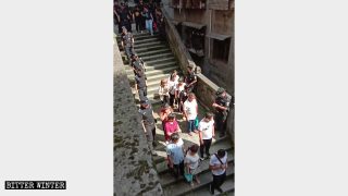 Arresti per motivi religiosi in una Chiesa domestica
